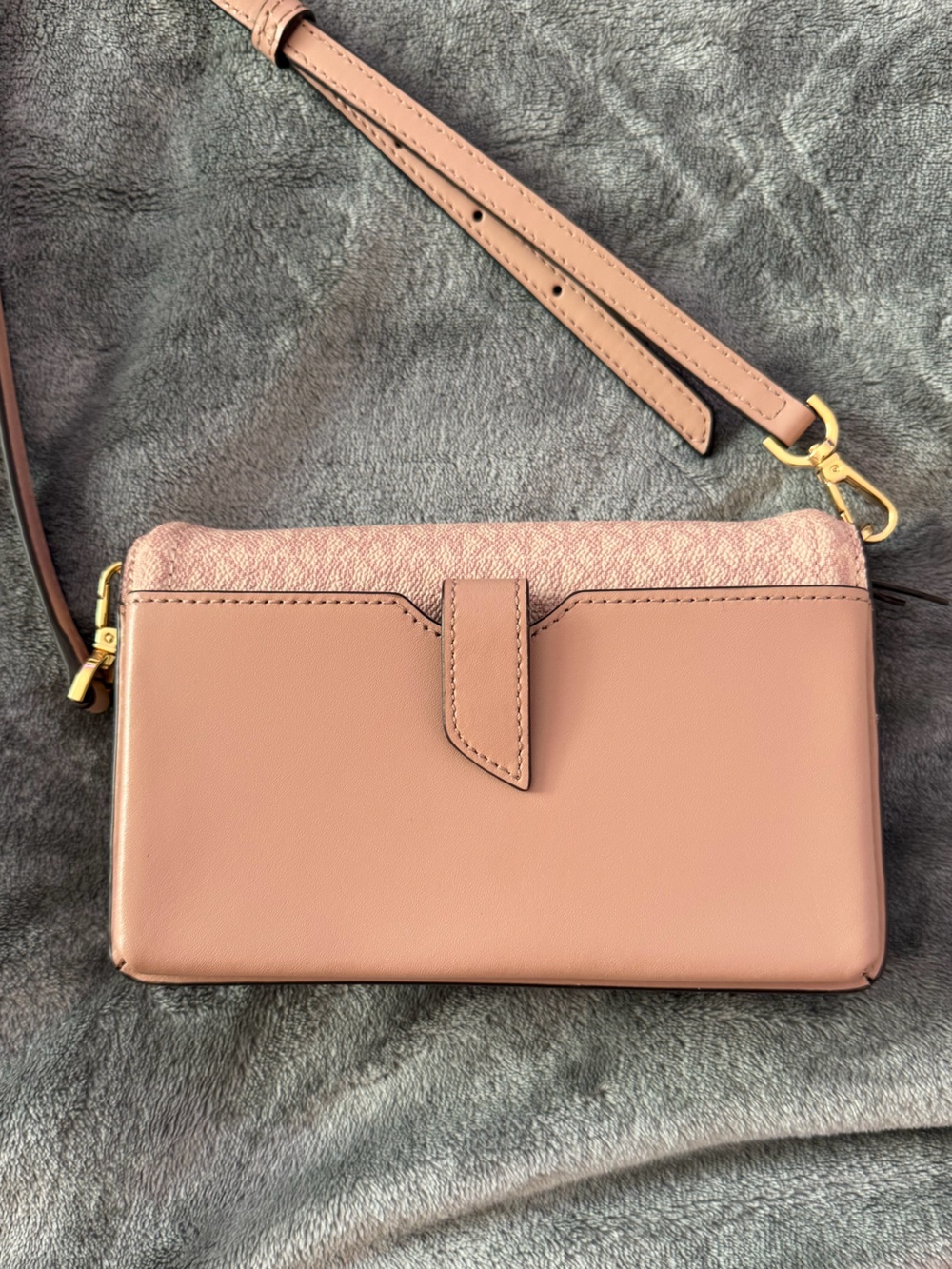 Michael Kors Blush Pink & Signature Logo Crossbody Wallet - Picture 2 of 7